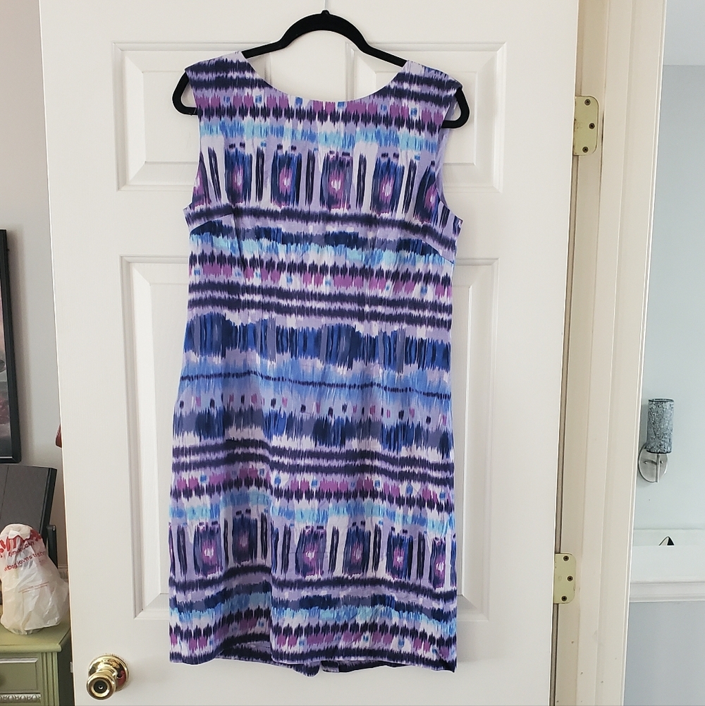 Fully Lined Colorful Spring/Summer Dress by Tahari. Perfect for Work or Play!